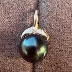 Na Hoku Black Tahitian Pearl Gold Dolphin Pendant